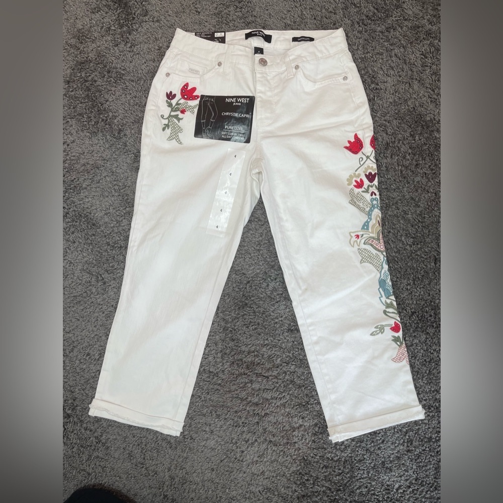 Nine West white cotton floral embroidery chrystie capri jeans women’s size 4
